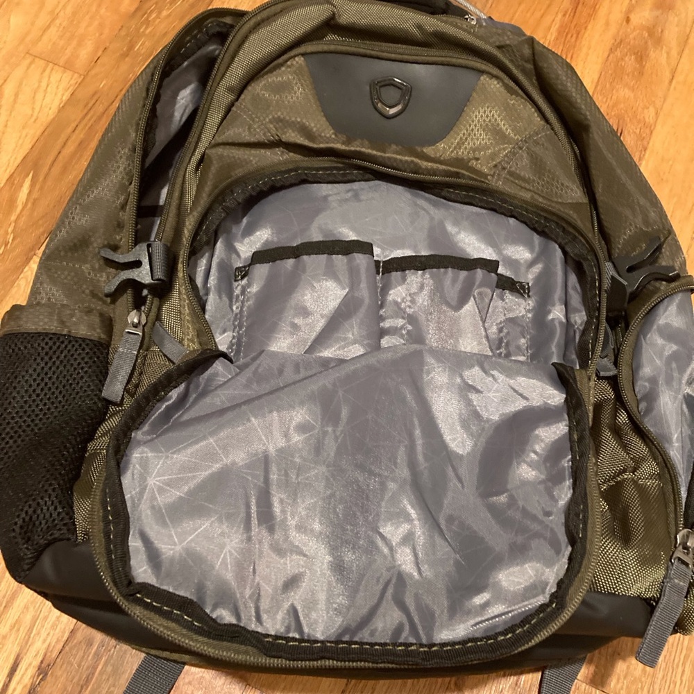 Travelers Choice Backpack.  EUC - Picture 8 of 16
